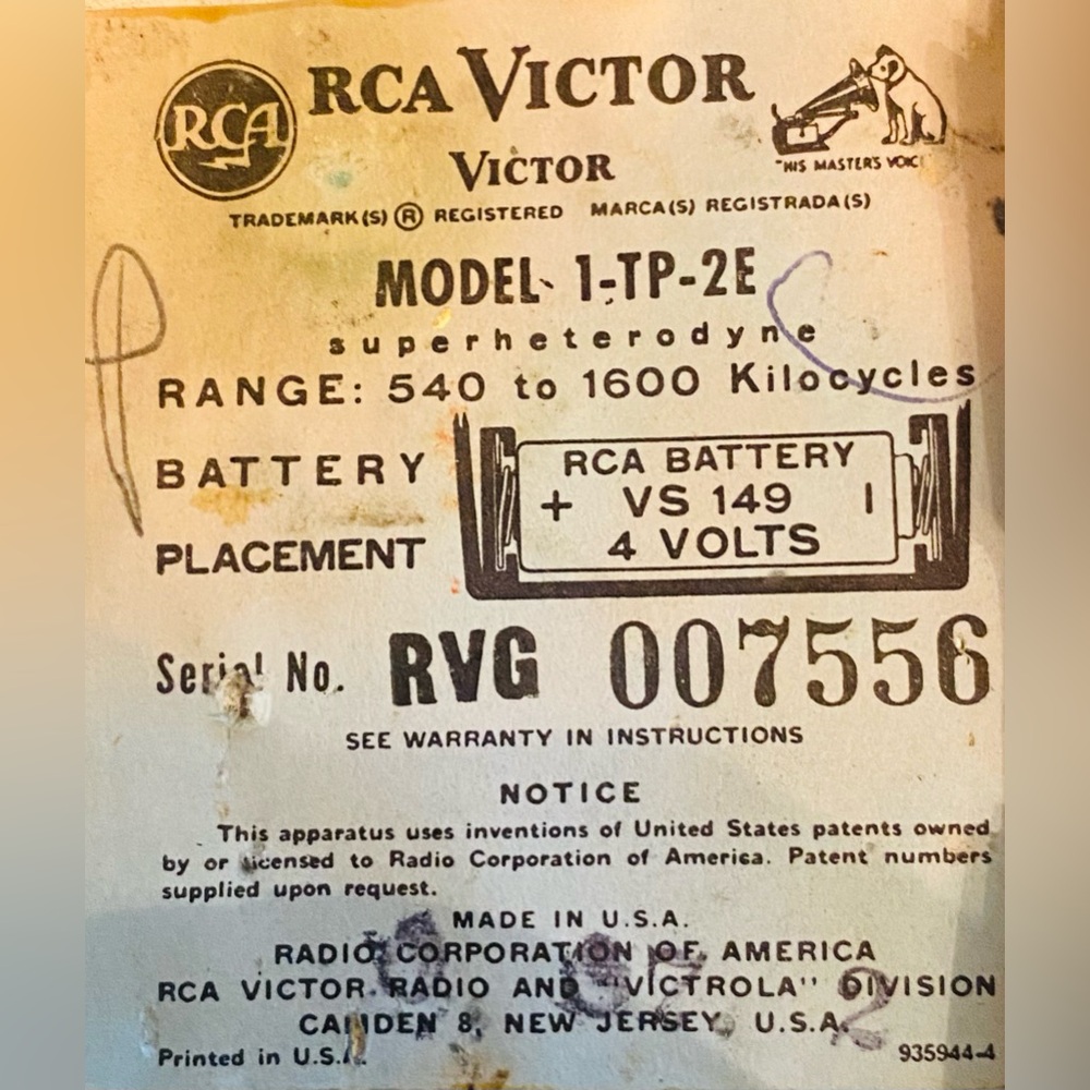 1960 RCA VICTOR Portable Transistor Radio - Picture 4 of 9